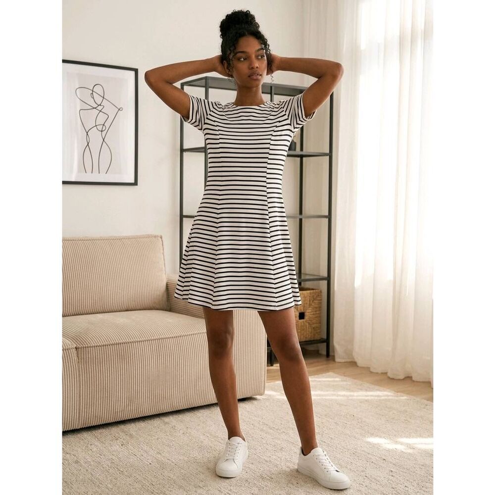 🔹️Hyfve Blue & White Striped Rayon Blend Dress Small